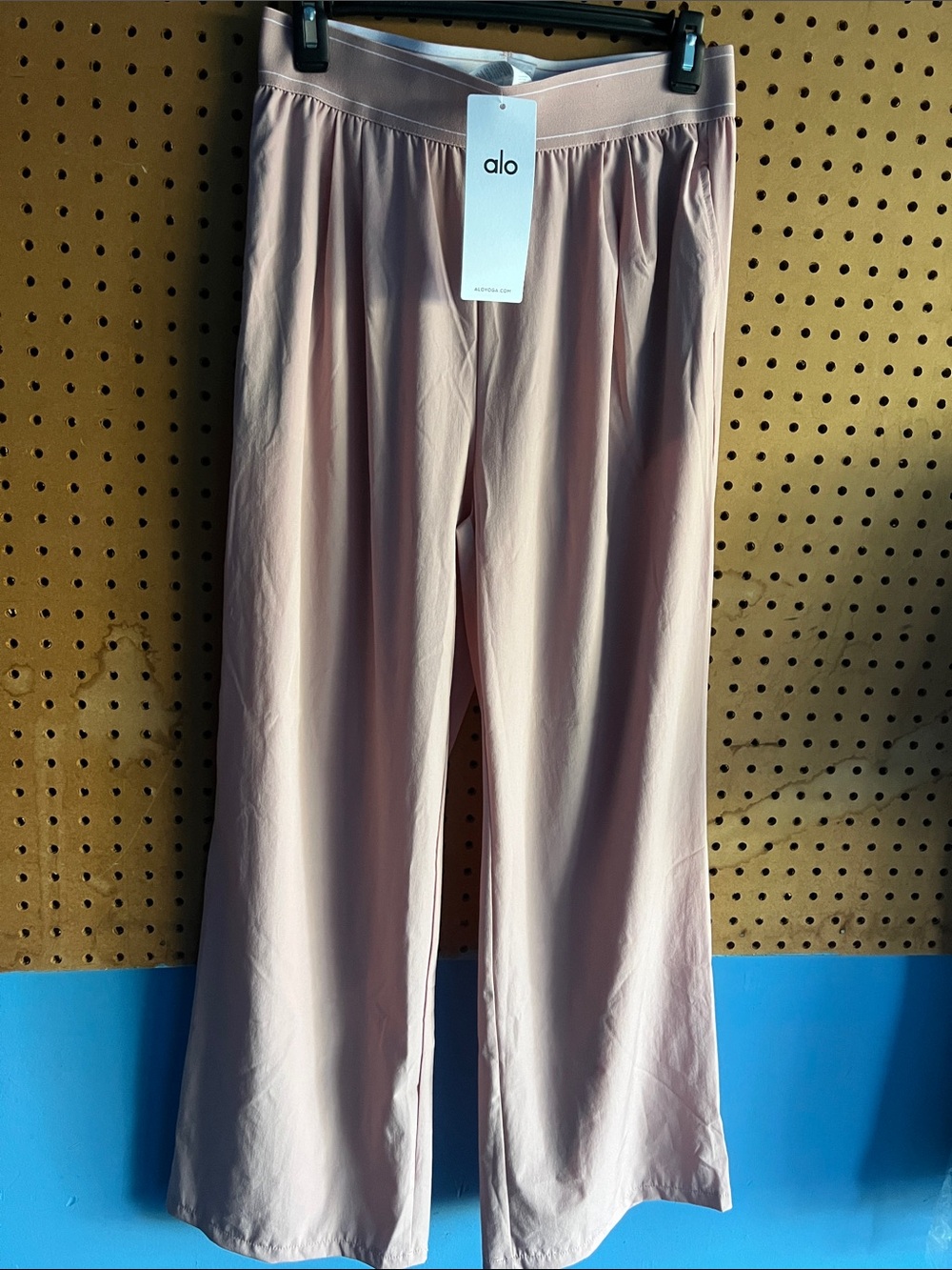 ALO Yoga Wide-Leg Lounge Pants in Blush
